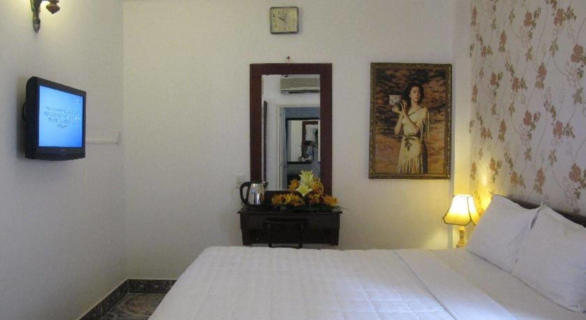 Cosmo Central Hotel Ho Chi Minh Exterior photo